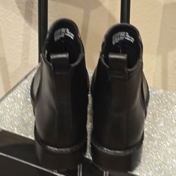 Steve Madden Jaffa Lug Sole Chelsea Boot - Picture 9 of 10